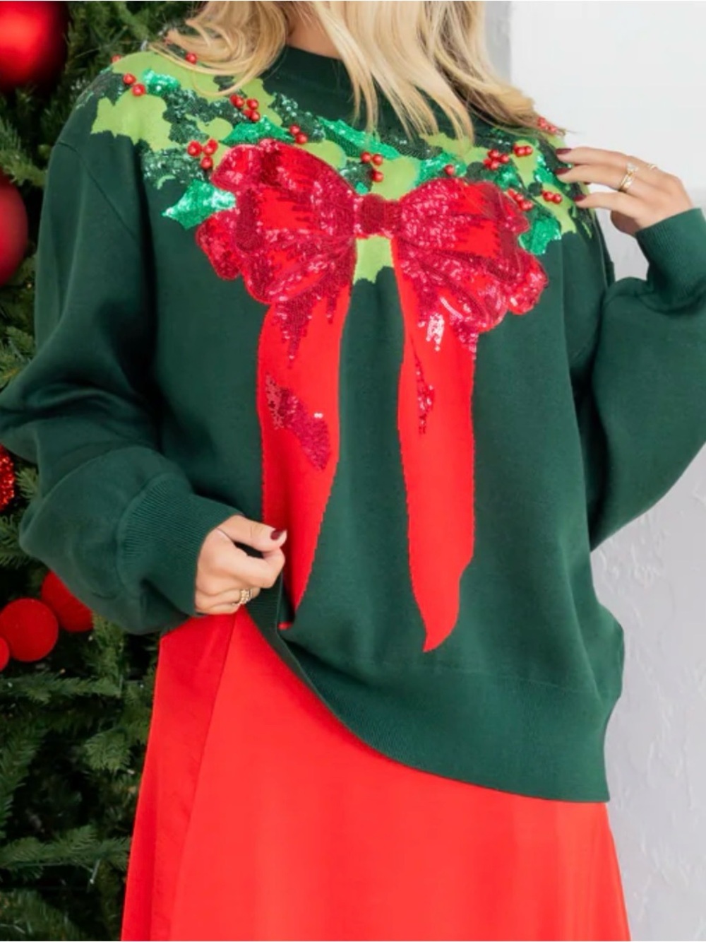 NWOT! QUEEN OF SPARKLES Dark Green Sequin Wreath and Bow Sweater - Picture 10 of 10